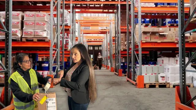 California worker tracking hours and pay to verify minimum wage compliance